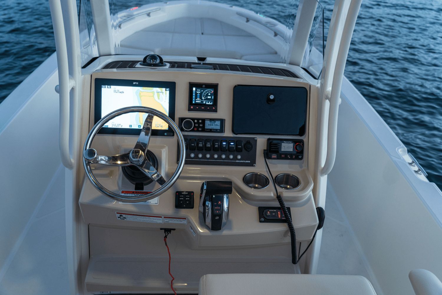 2026 Boston Whaler 250 Dauntless - 55