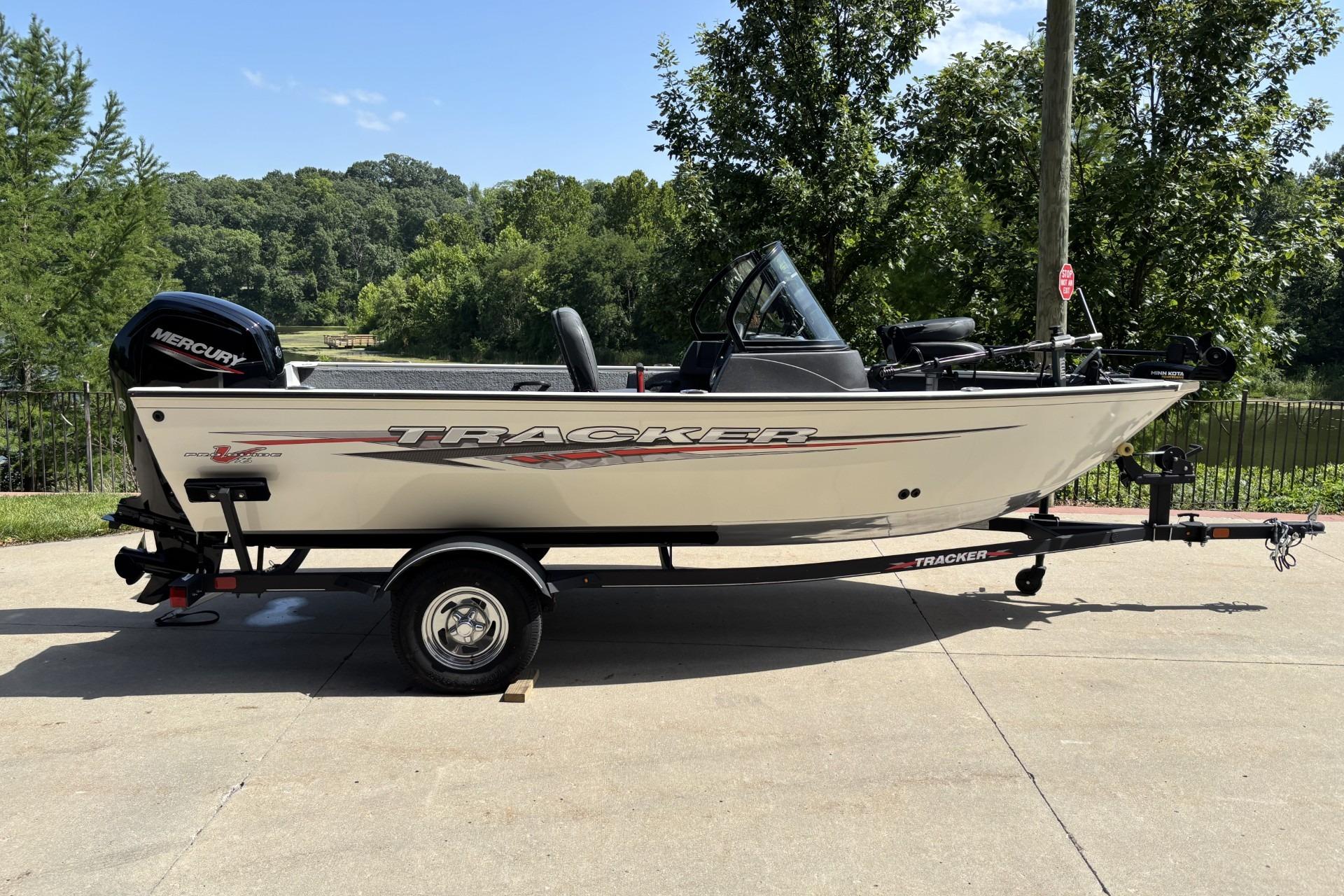 2022 Tracker Pro Guide V-16 SC