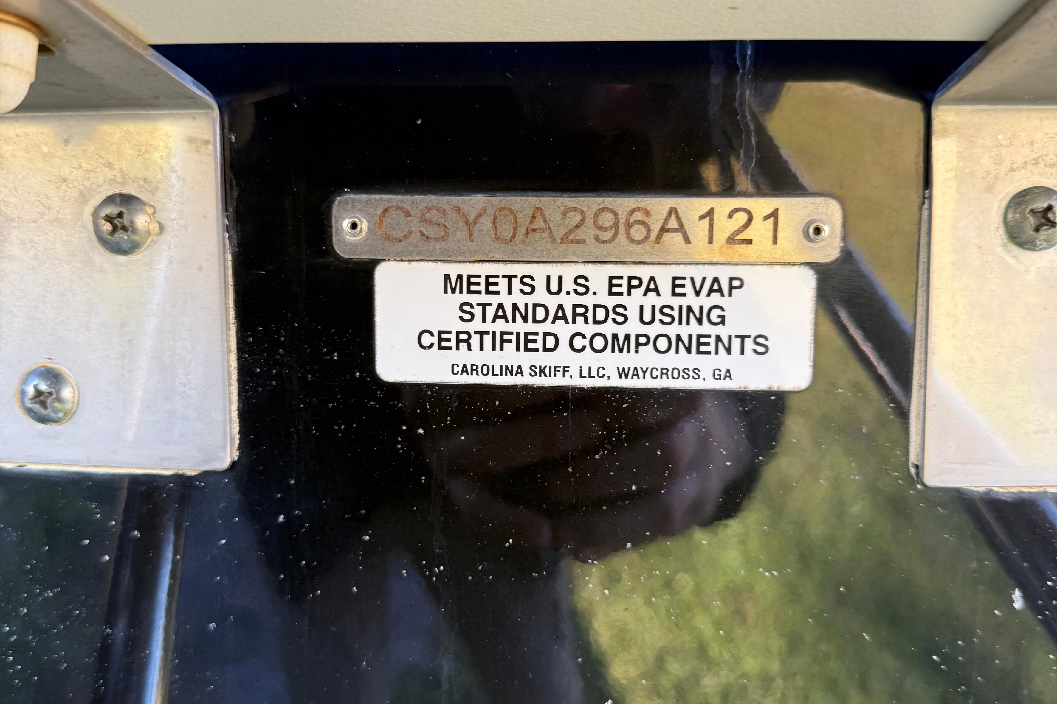 2021 Carolina Skiff 26 Ultra Elite compliance label, meeting U.S. EPA standards.