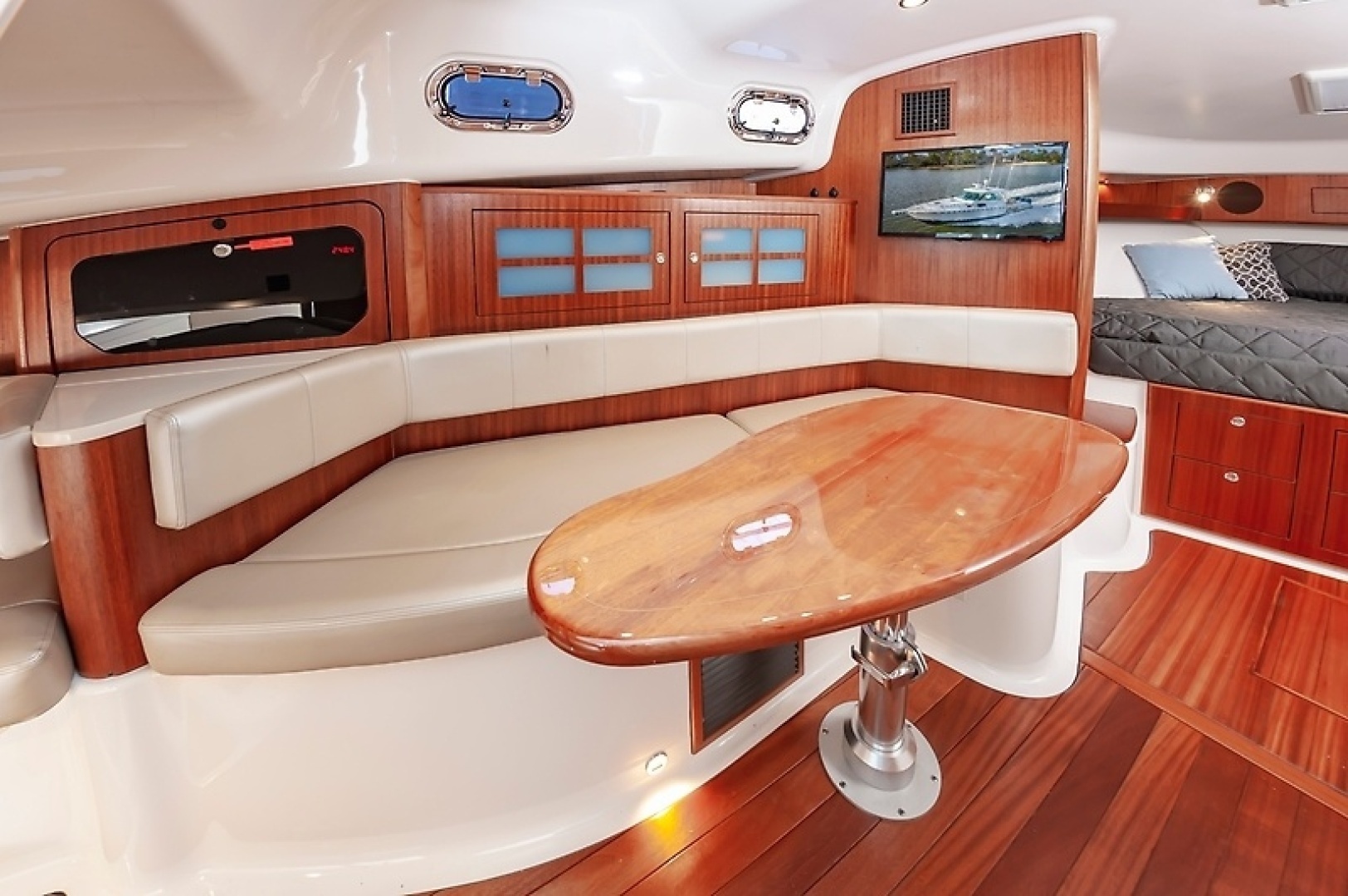 2015 Pursuit 385 OS - Image 22