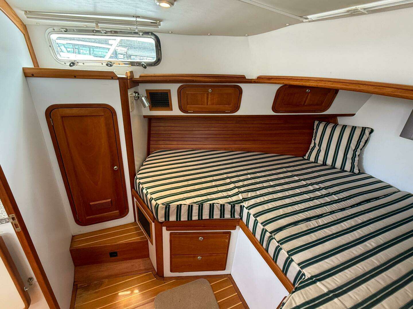 2002 Legacy 34 Express Twin Jet - Image 36