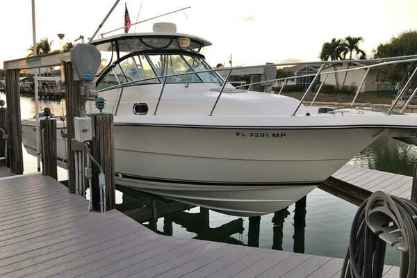 2004 Pursuit 3070 Offshore Express