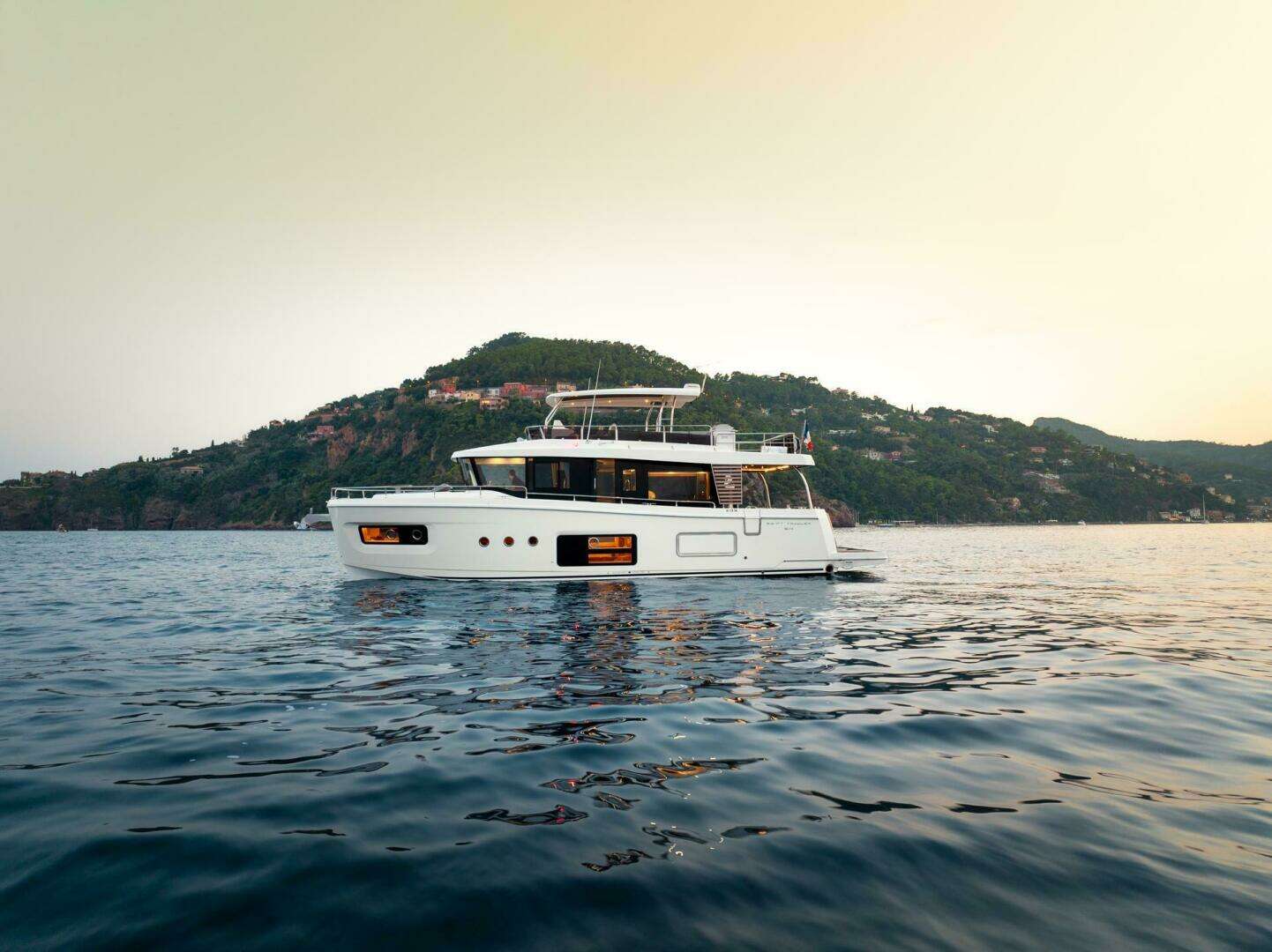2026 Beneteau Swift Trawler 54 - Image 31