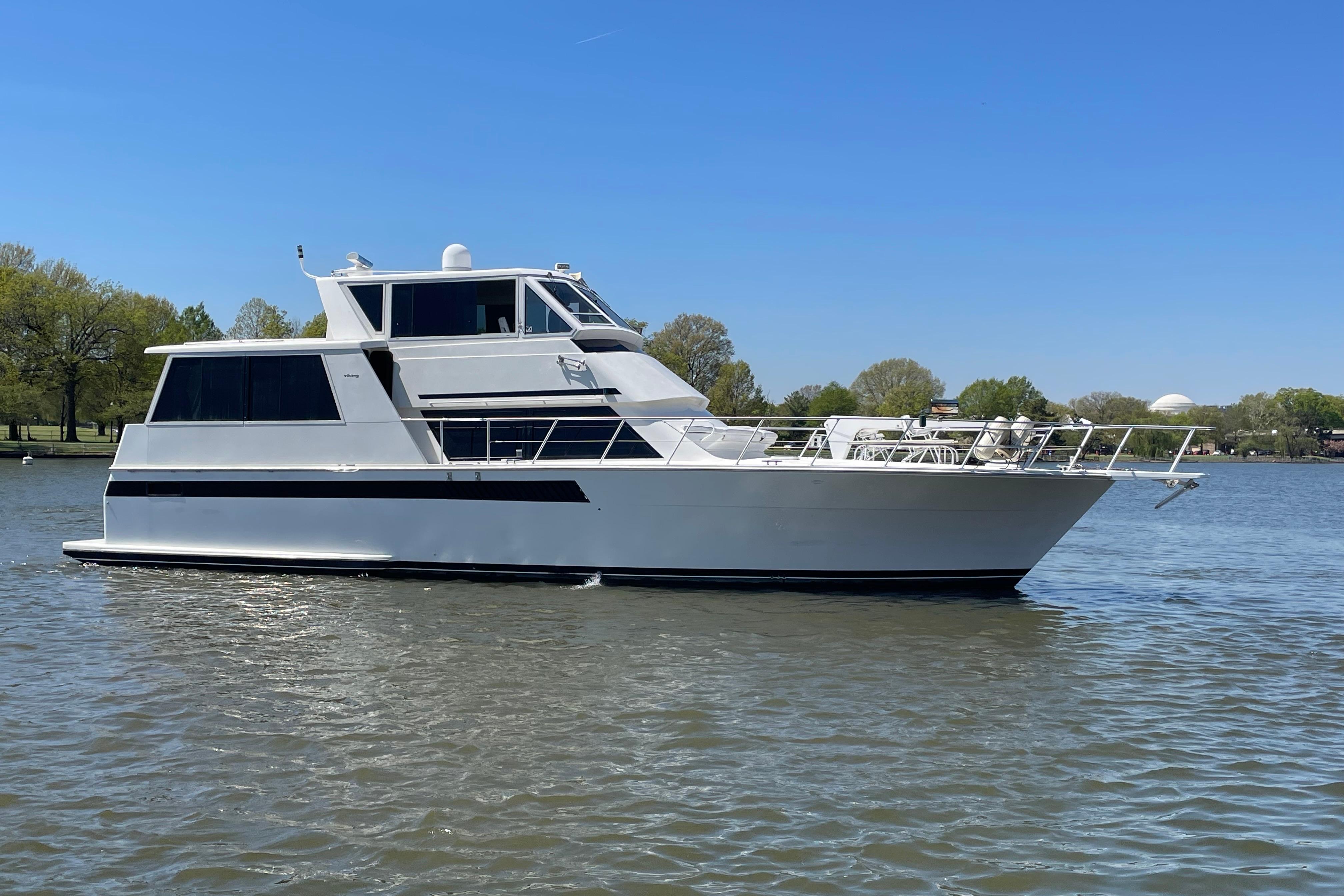 1995 Viking 54 Sports Yacht