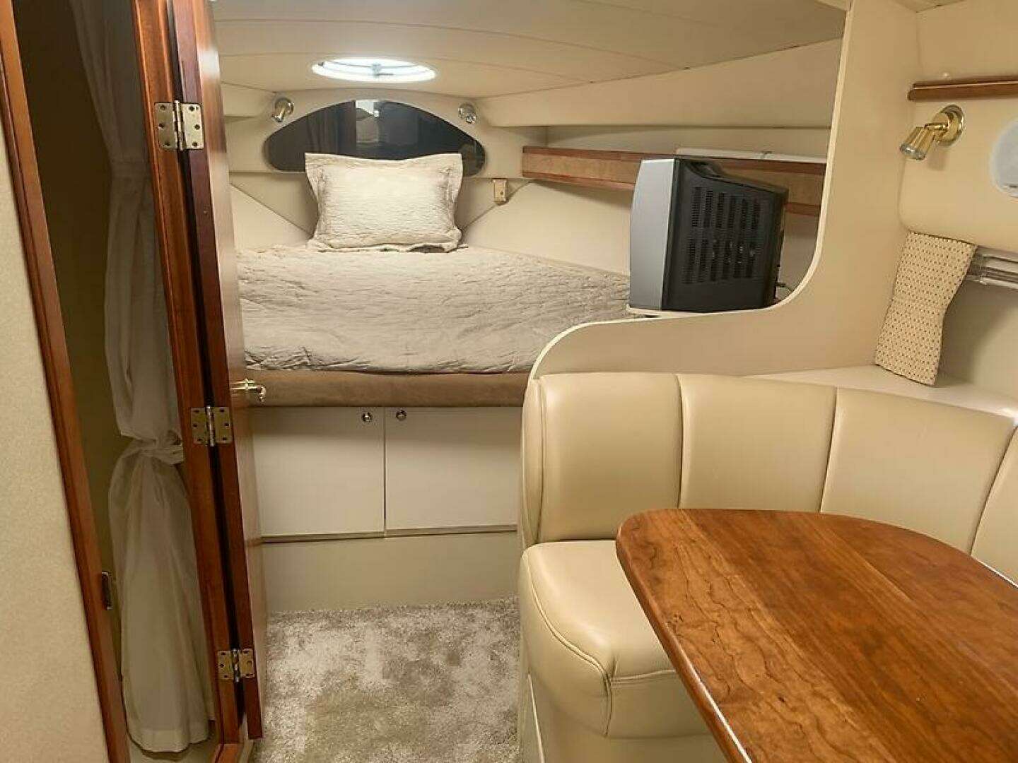 2003 Cruisers Yachts 3372 Express - Image 3