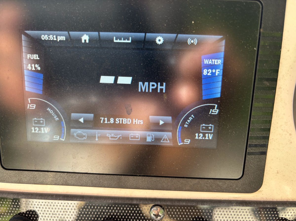 Yamaha 210 FSH Deluxe 2020 boat display showing 41% fuel and 82°F water temperature.