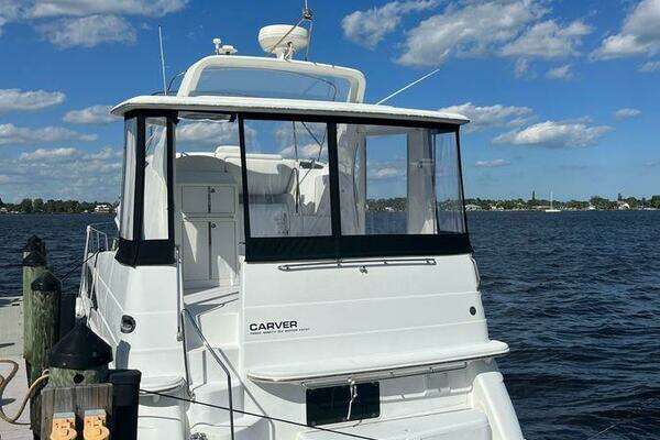 2000 Carver 396 Motor Yacht