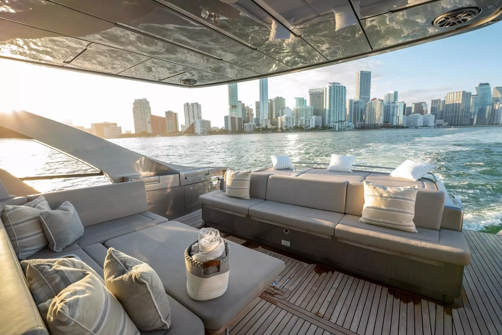 2021 Pershing 8X - Image 6