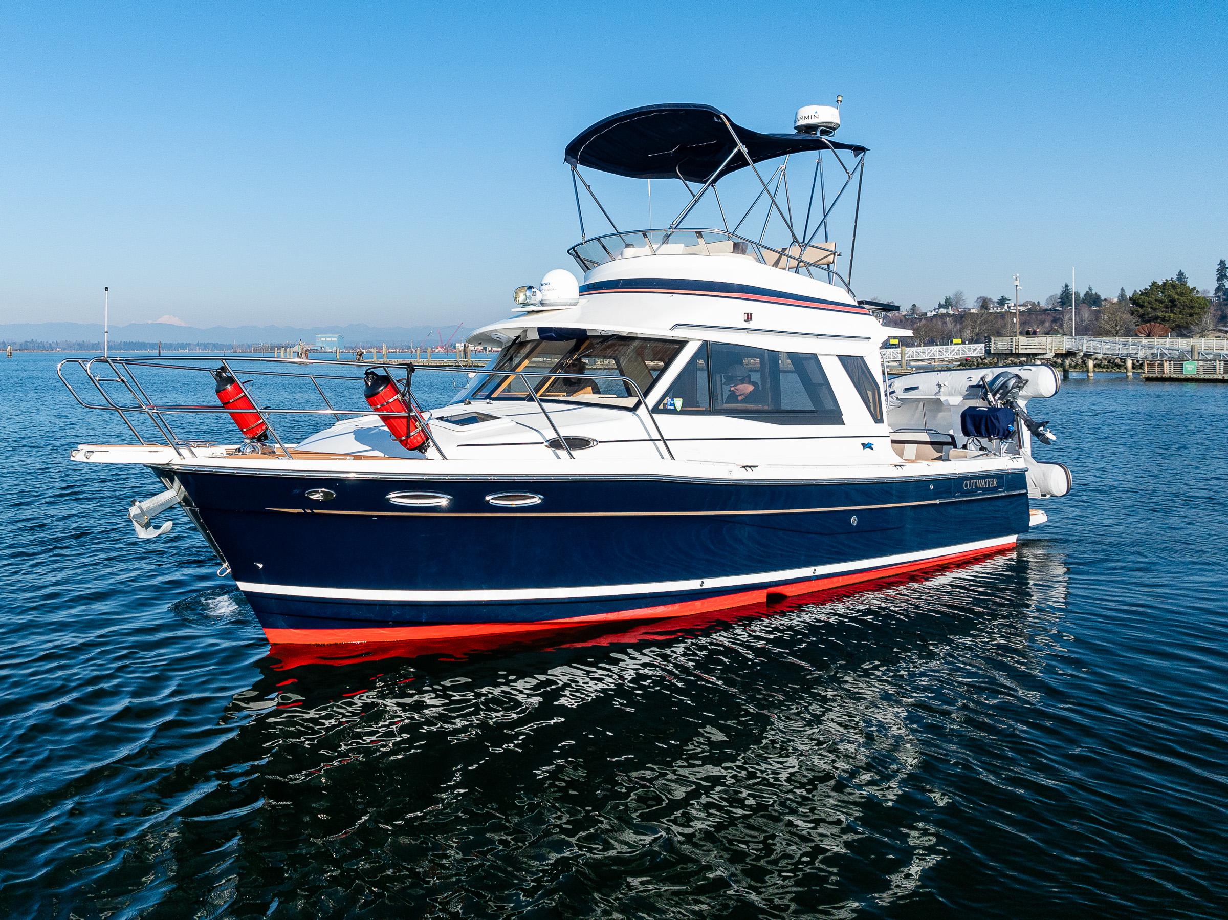 2016 Cutwater 30 Command Bridge