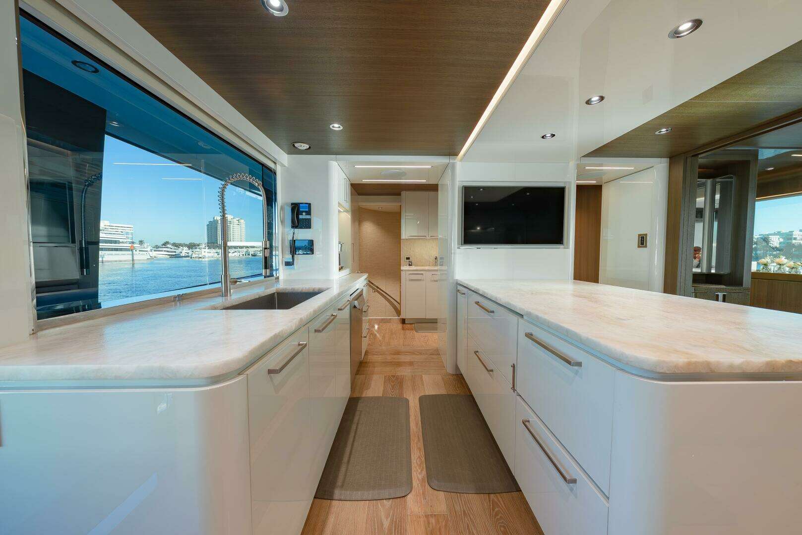 2018 Westport Raised Pilothouse - Image 14