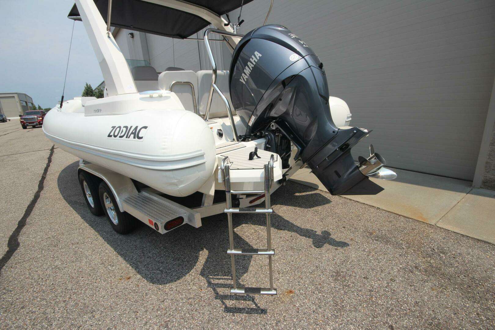 2024 Zodiac Medline 7.5 NEO - Image 9