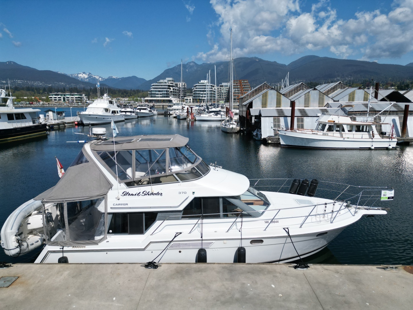 1996 Carver 370 Voyager - Image 3