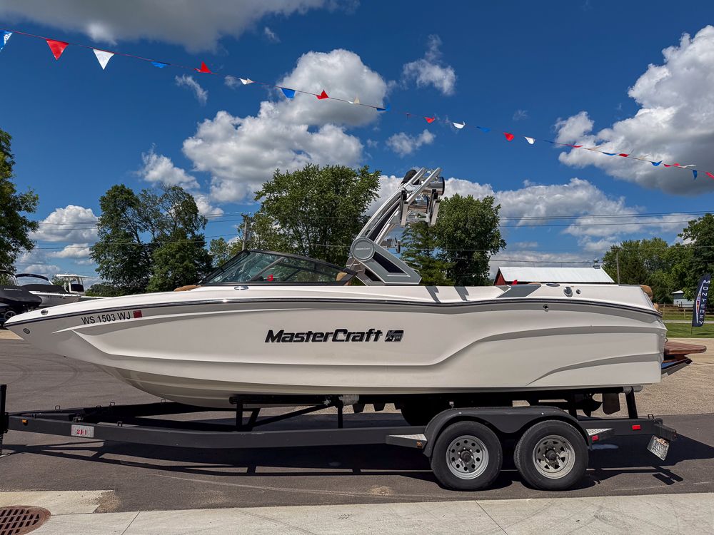 2022 MasterCraft XT24