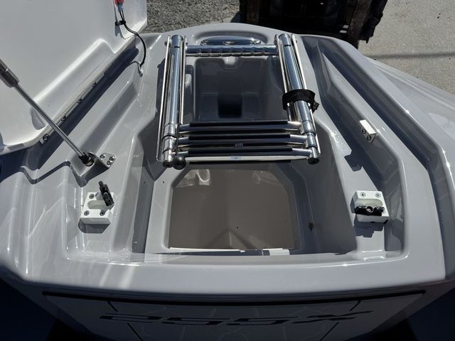 2026 Yamaha Boats 255XD - 32