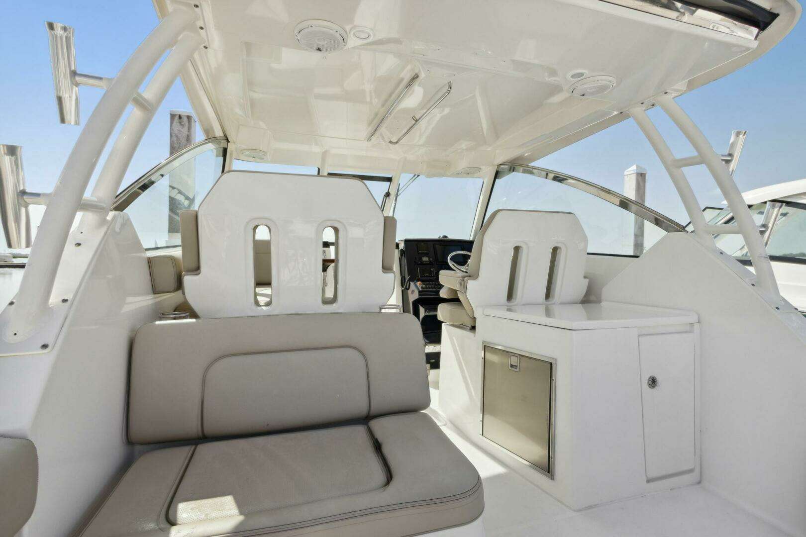 2018 Pursuit 325 DC - Image 13
