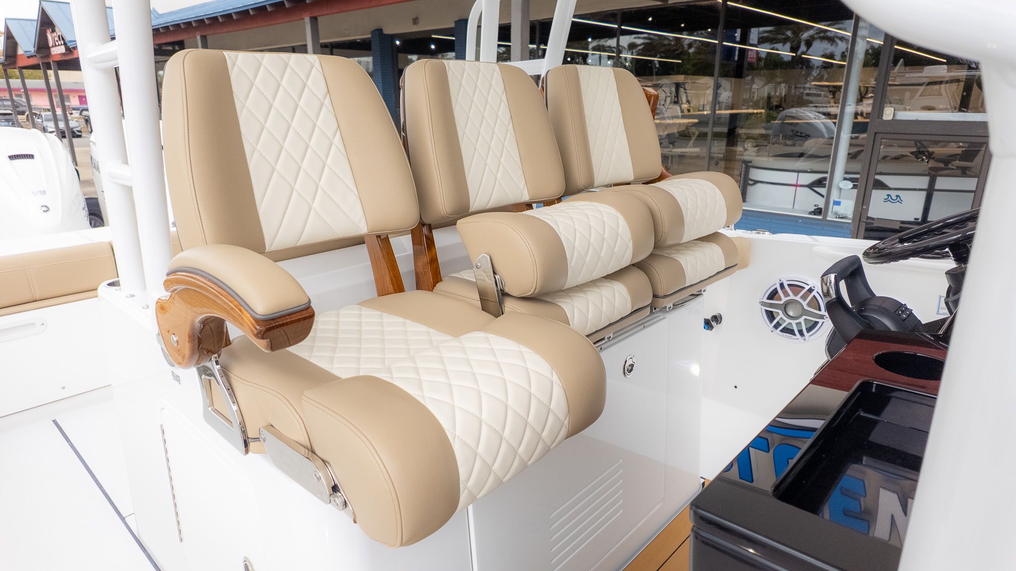 2026 Everglades 335 Center Console - 24