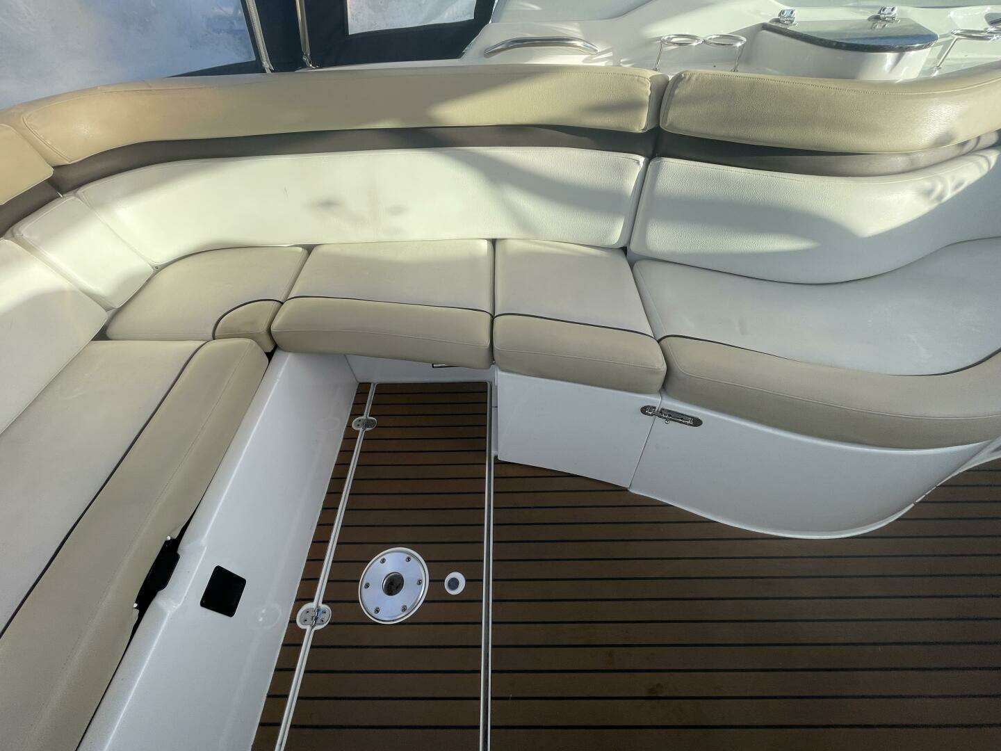 2016 Rinker 310 Express - Image 15