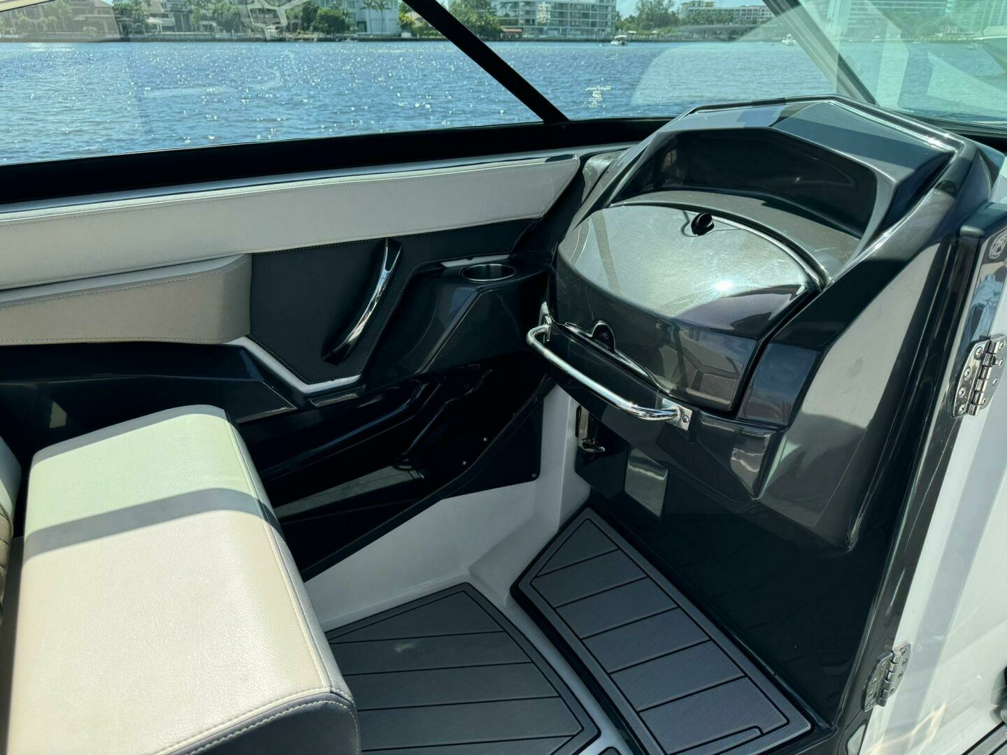 2022 Monterey 278 SS - Image 11