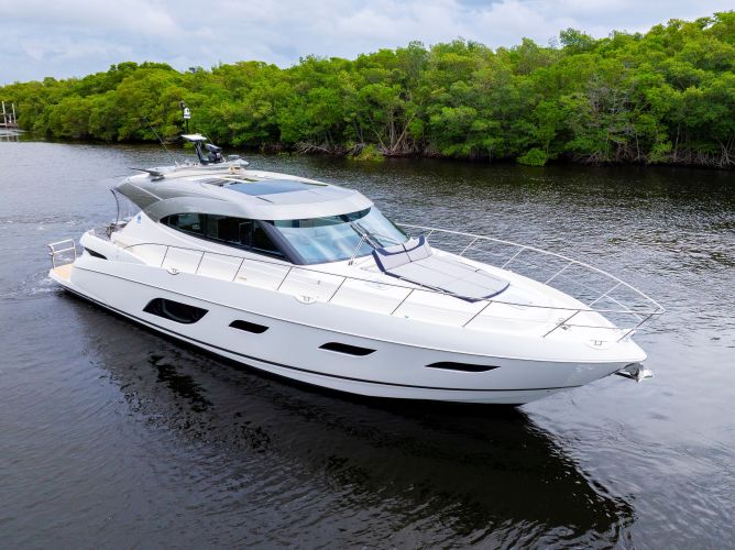 2026 Riviera 6000 Sport Yacht
