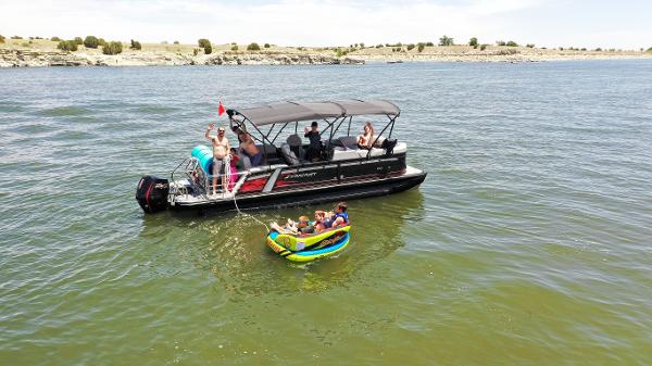 2022 Starcraft SLS-3Q DH pontoon boat with people enjoying water activities.