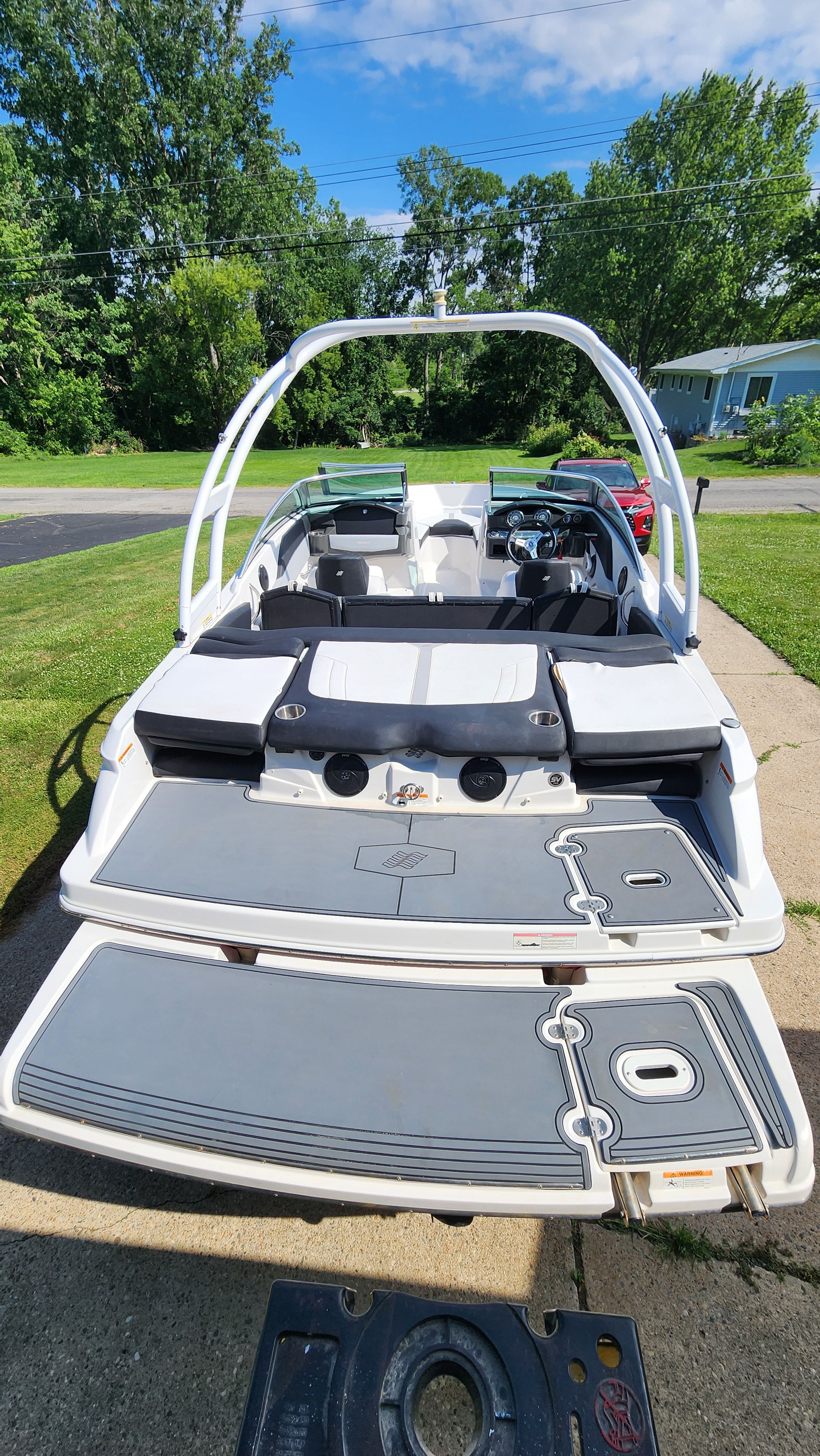 The image shows a white 2015 Four Winns H190 boat with gray accents and a spacious deck.