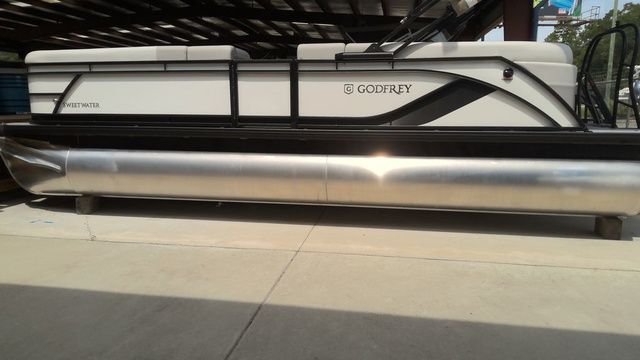 2026 Godfrey Marine Sweetwater 2286 SB 27" Impact Center Tube Package