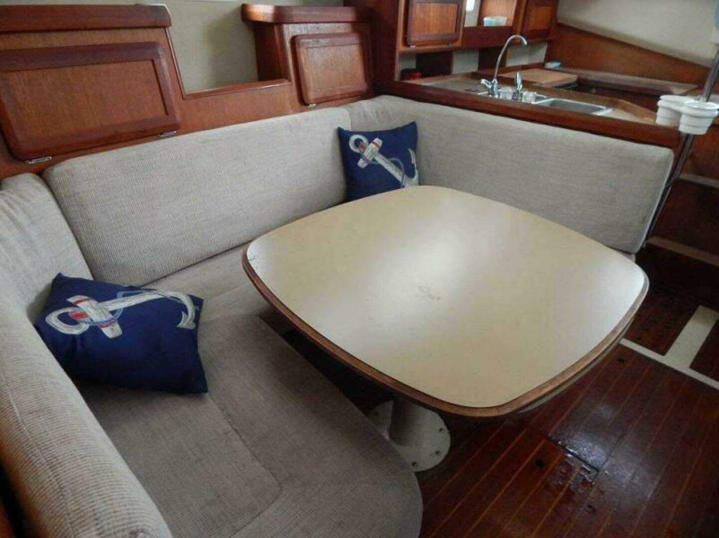 1992 Hunter 33.5 - Image 16