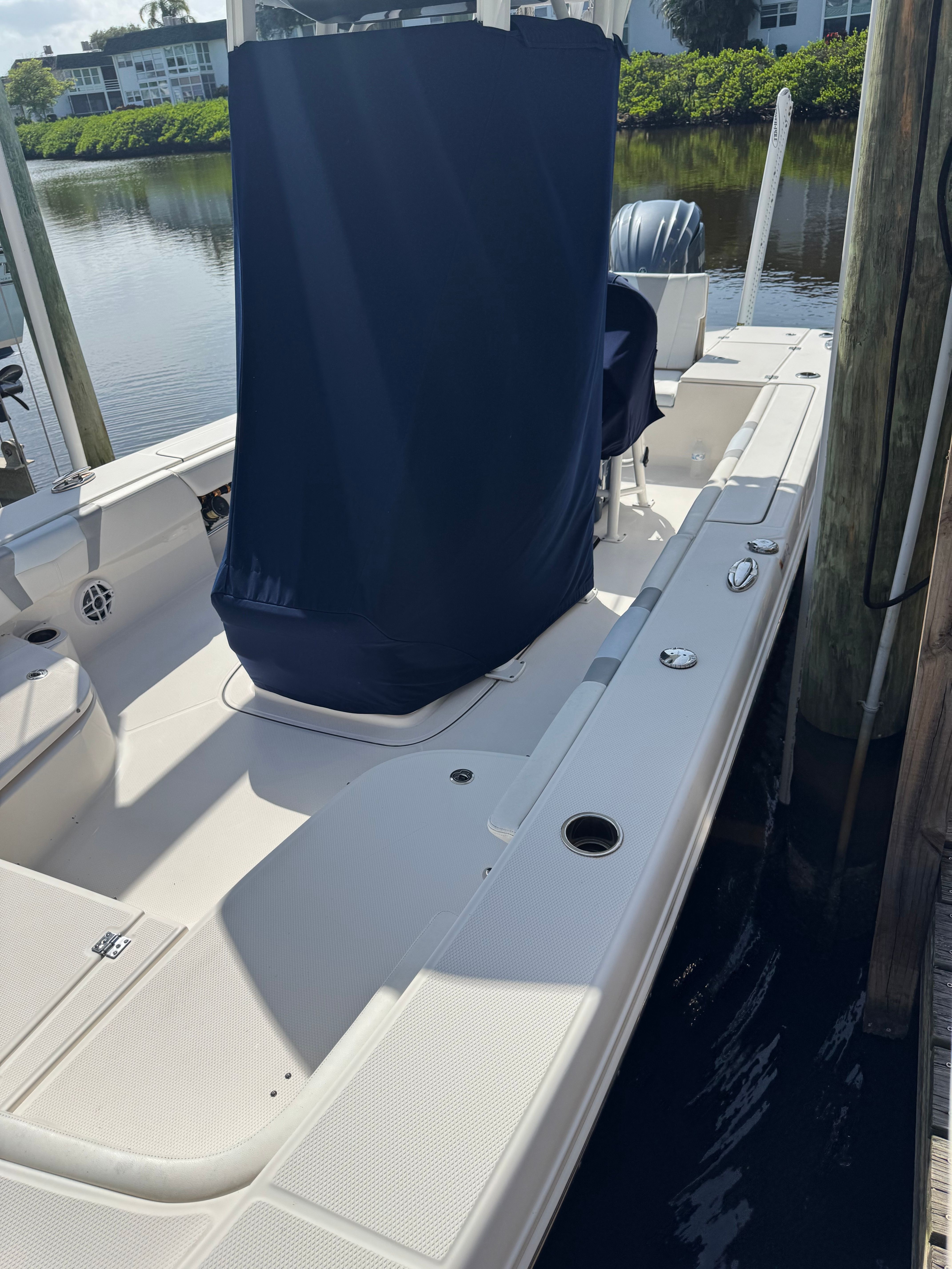 2023 Robalo 246 Cayman - 16