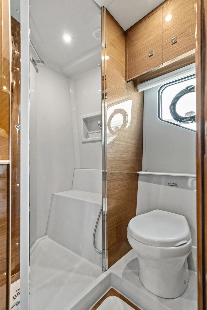 2019 Cruisers Yachts 42 Cantius - Image 37