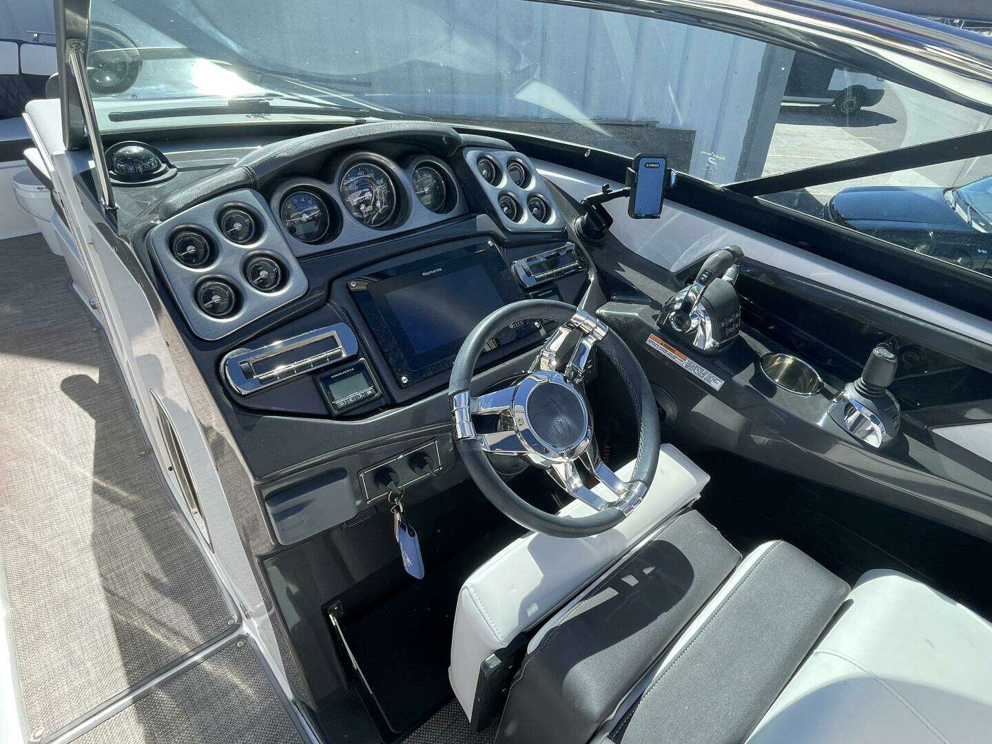 2019 Monterey 328SS - Image 25