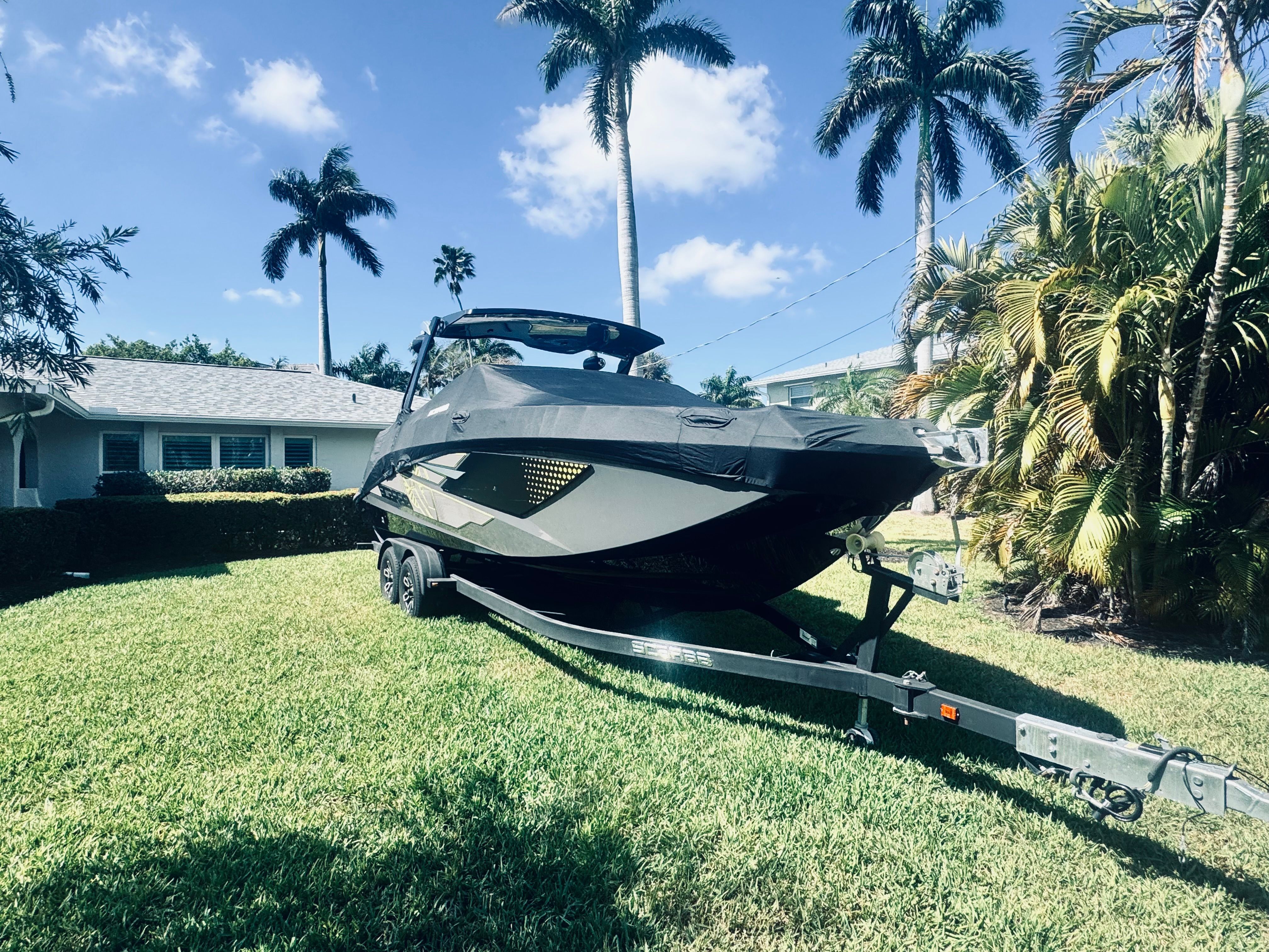 2024 Scarab 285 ID factory Tour boat