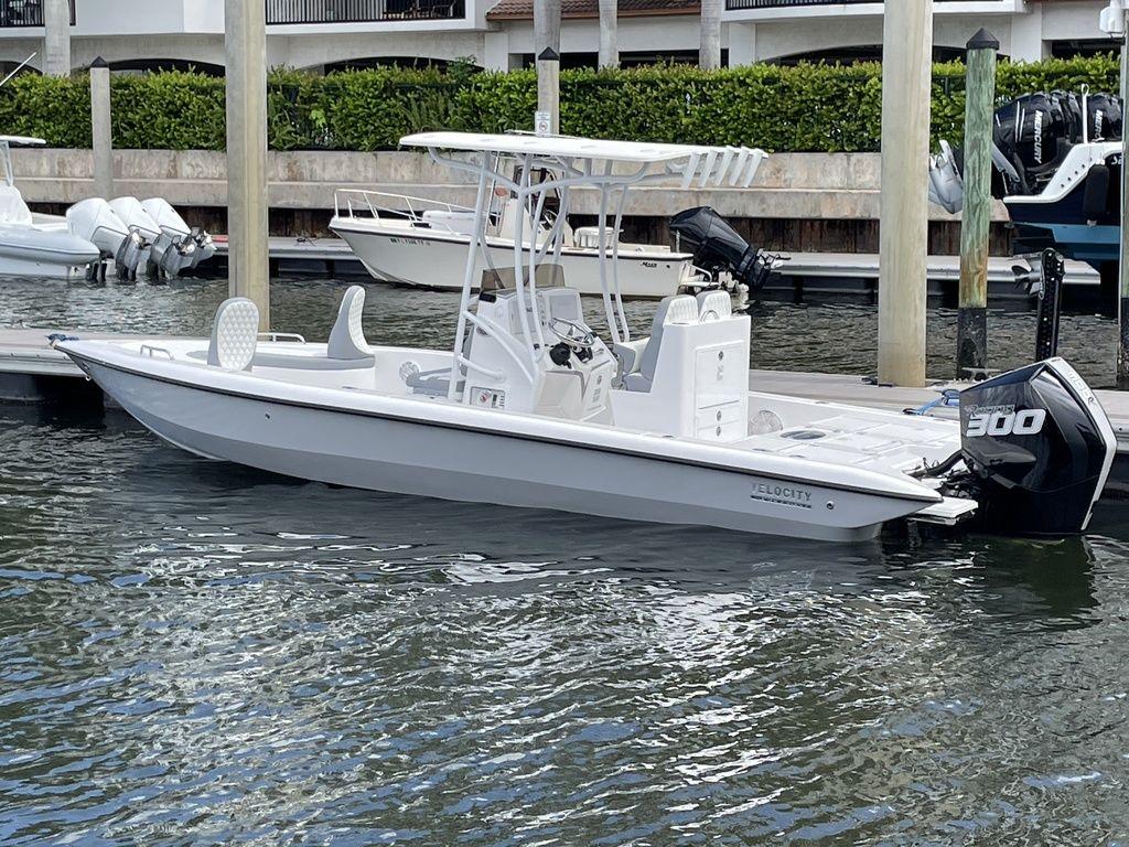 2026 Velocity 260 Bay
