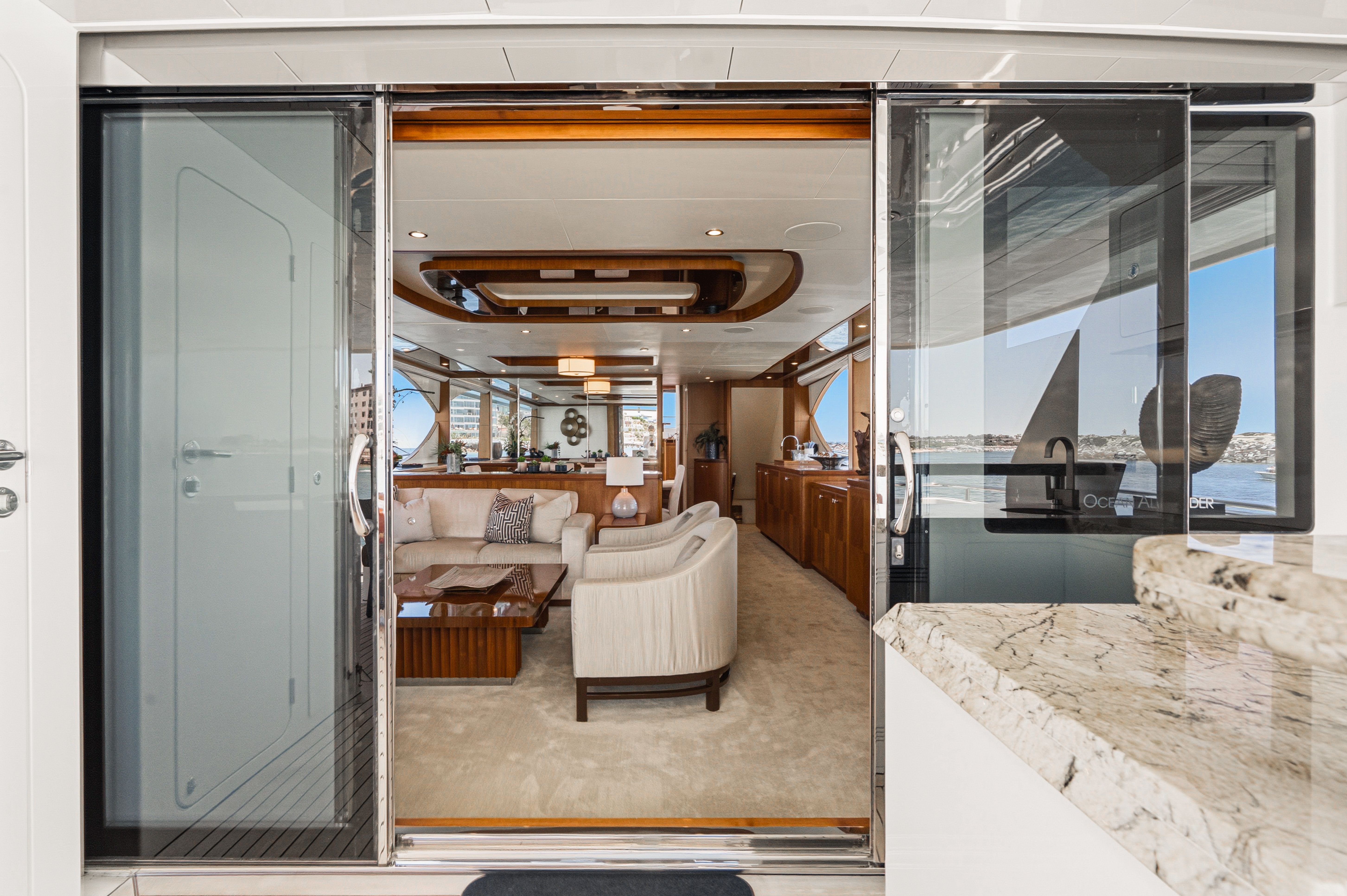 2015 Ocean Alexander 90 Skylounge Motoryacht - 31