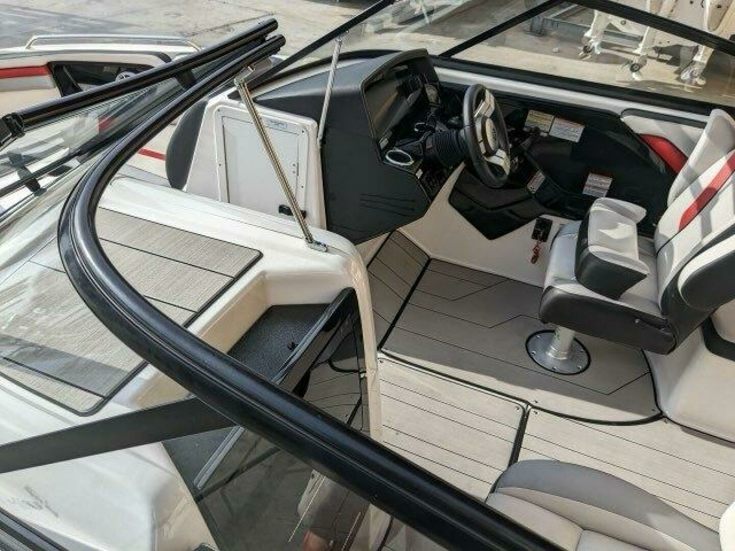2020 Yamaha Boats 242X - Image 3