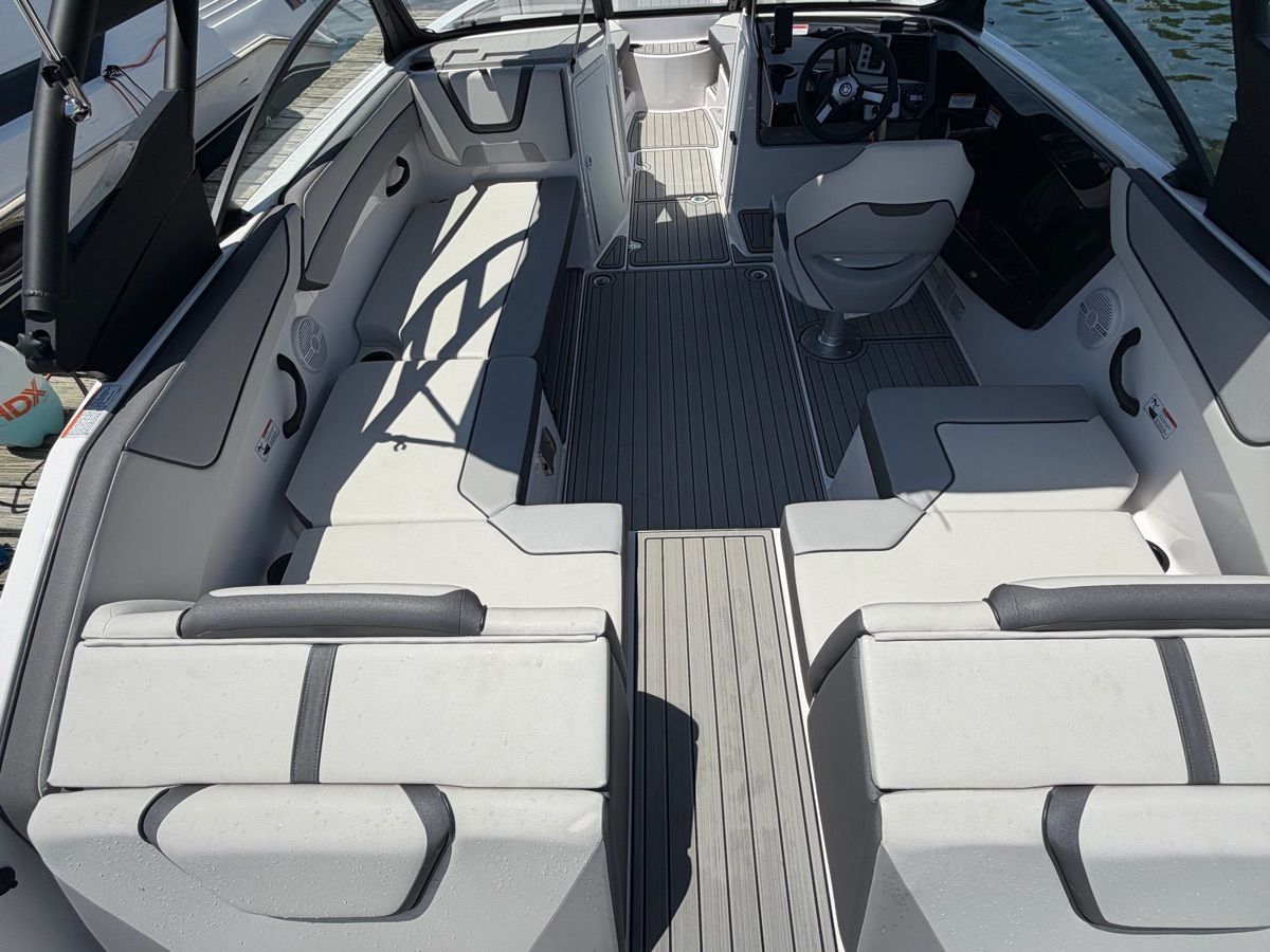 2025 Yamaha Boats AR220 - 5