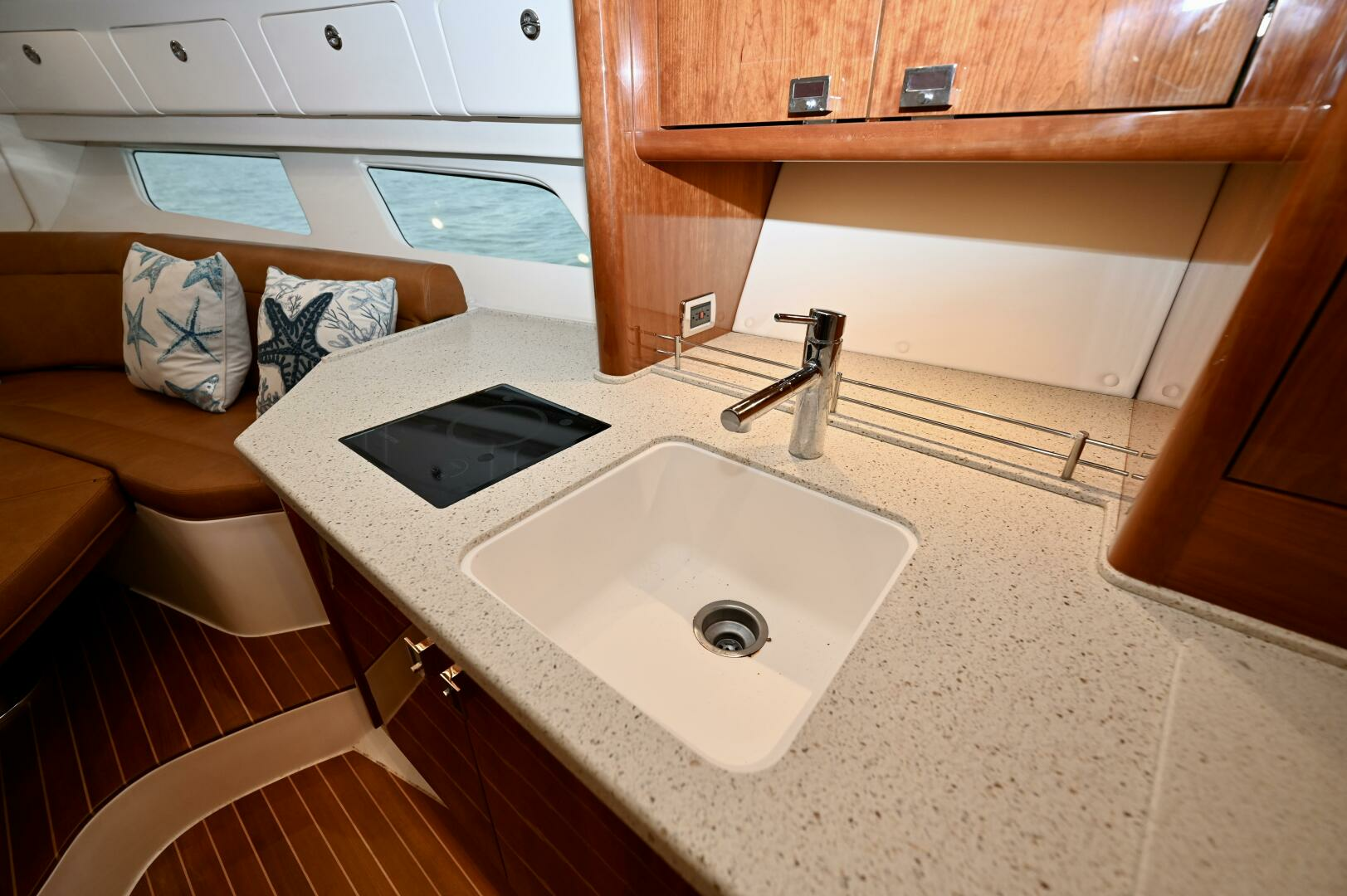 2021 Intrepid 438 Evolution - Image 29