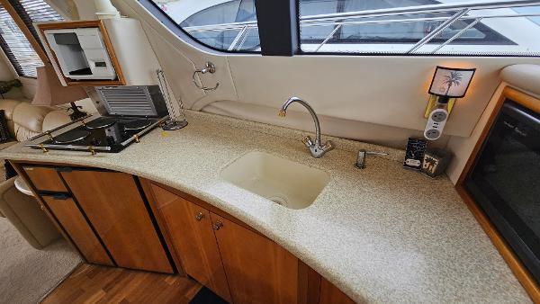 Interior of 2000 Carver 450 Voyager Pilothouse with modern kitchen amenities.