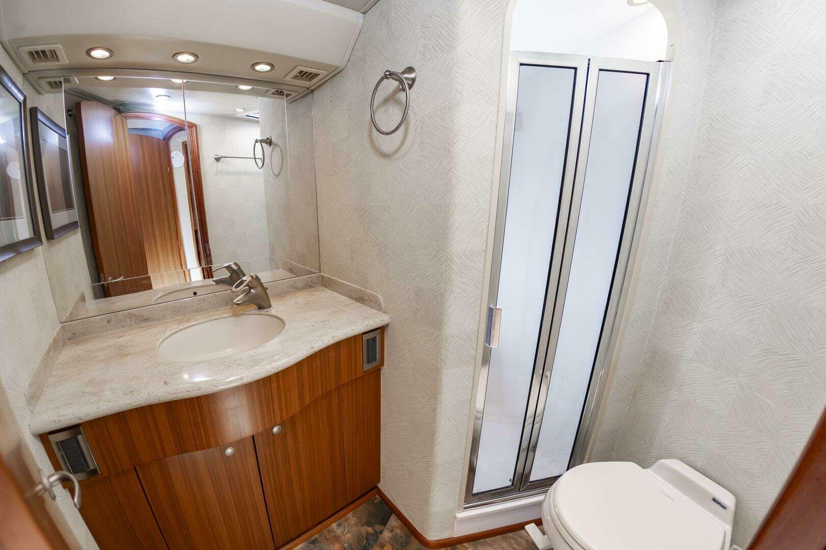 2010 Viking 52 Sport Coupe - Image 43