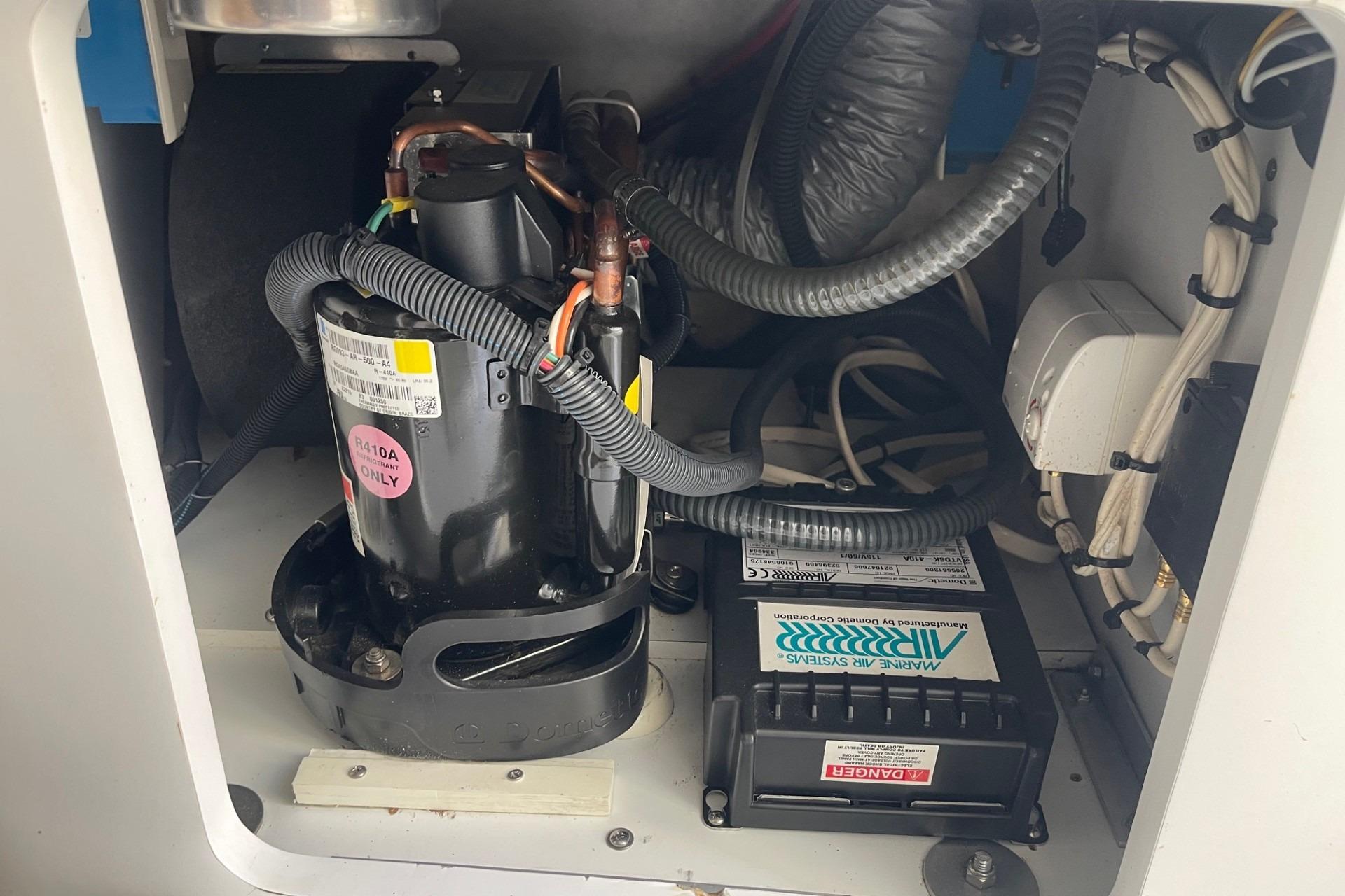 Engine compartment of a 2004 Formula 382 FASTech boat, featuring wiring and components.