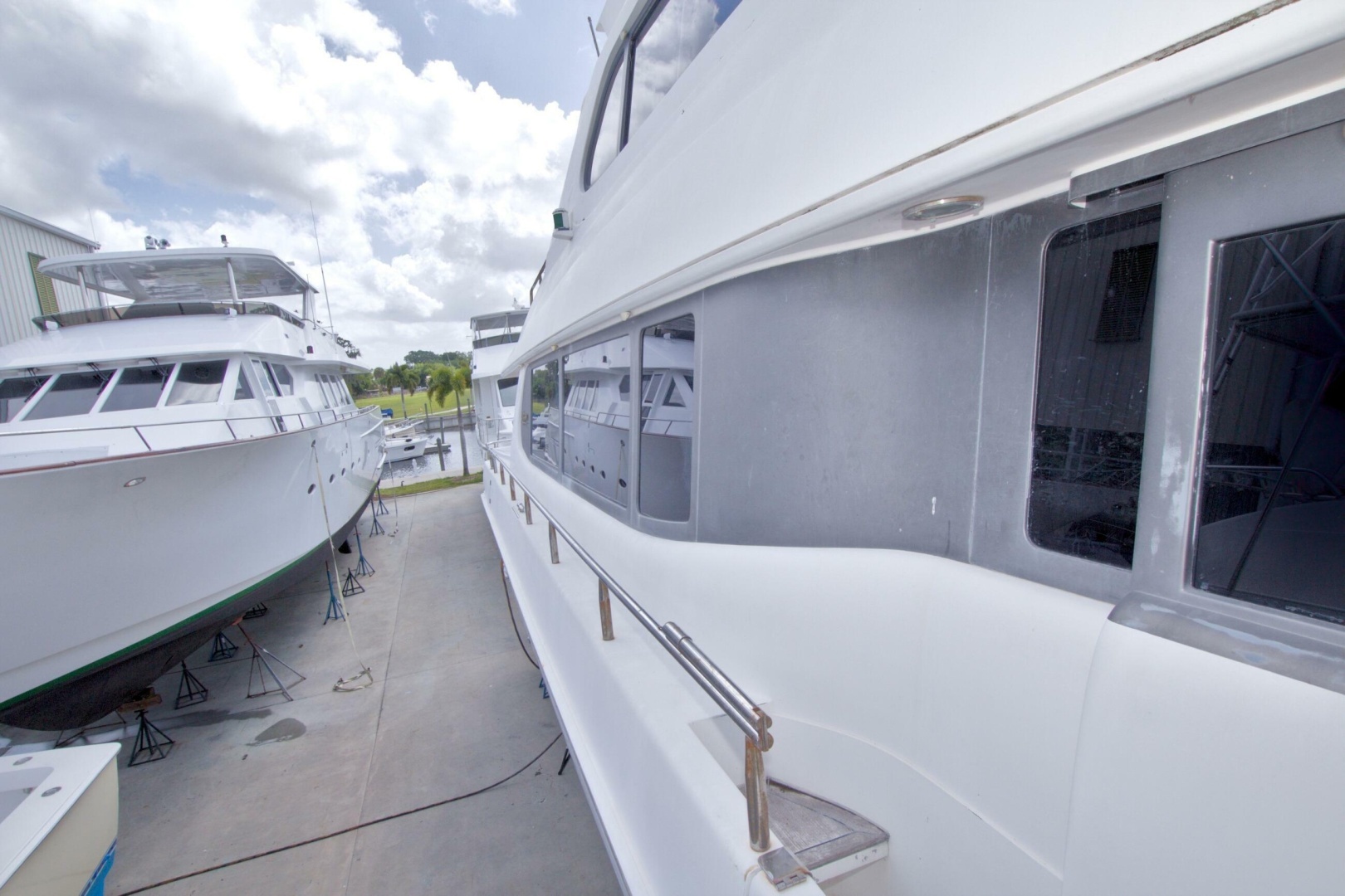 1998 Lazzara Yachts 76 Skylounge Grand Salon - Image 71