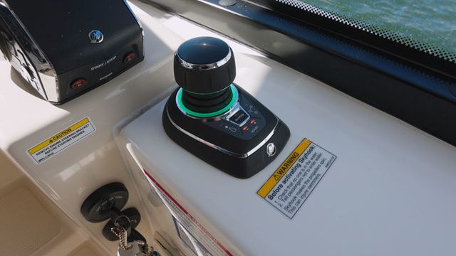 2023 Boston Whaler 325 Conquest - 15