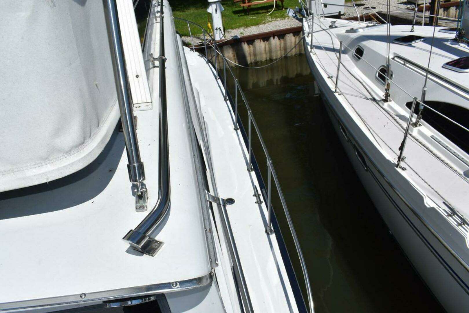 1985 Marinette 39 Double Cabin - Image 21
