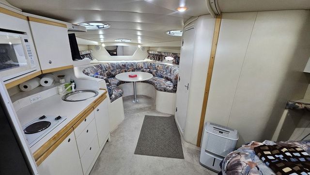 1996 Cruisers Yachts 3570 Esprit - 18