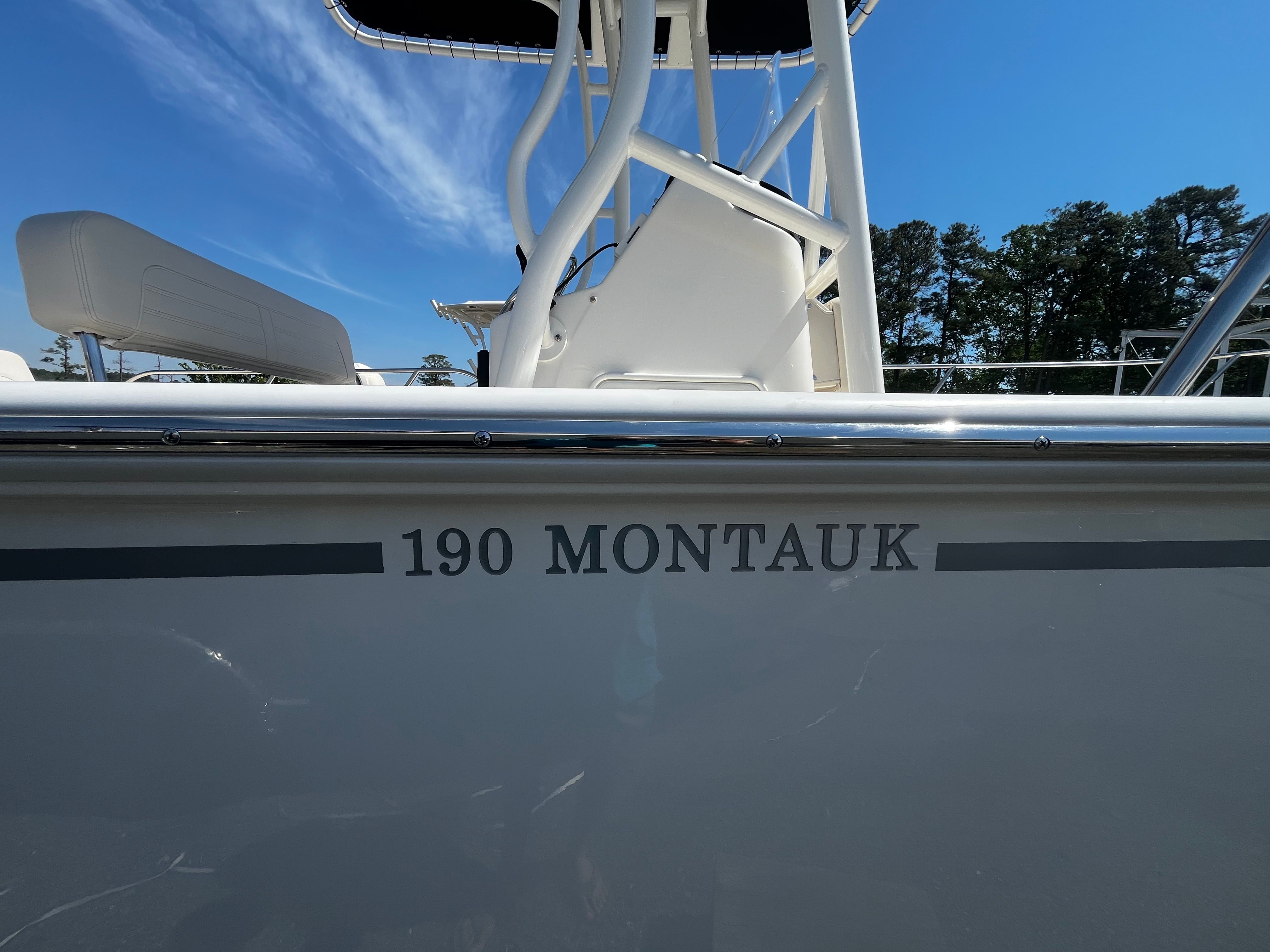 2026 BOSTON WHALER 190 MONTAUK - Image 22