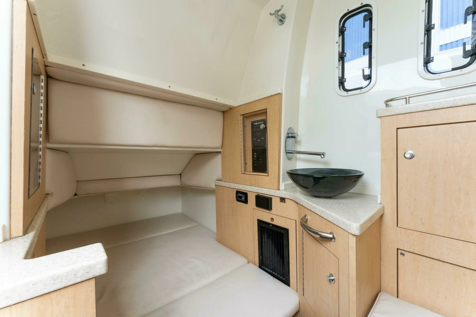2018 HCB 4200 Siesta - Image 18
