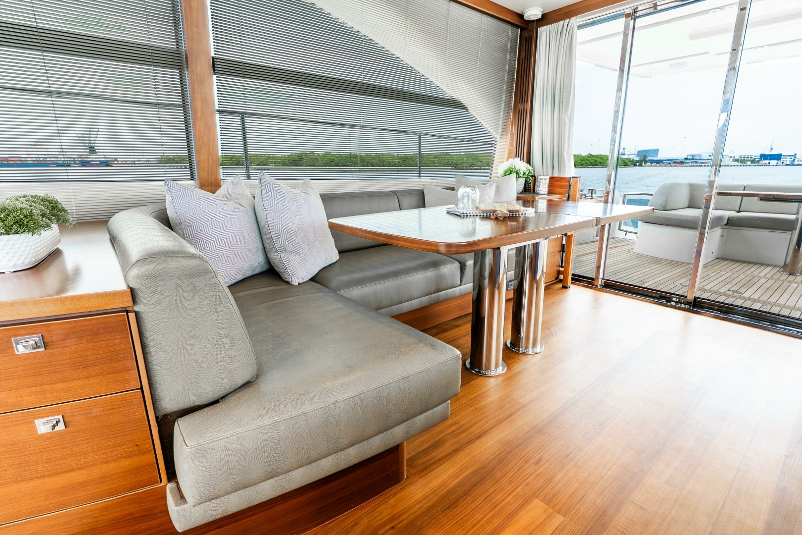 2018 Princess Yachts — - Image 32