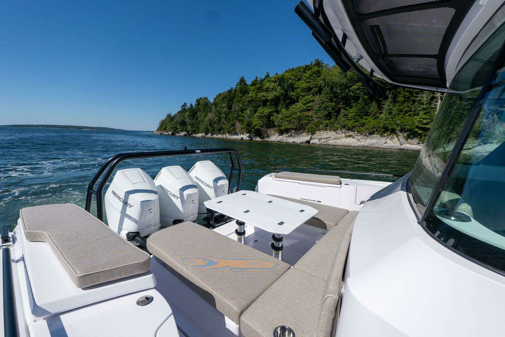 2025 Axopar Cross Cabin - Image 23