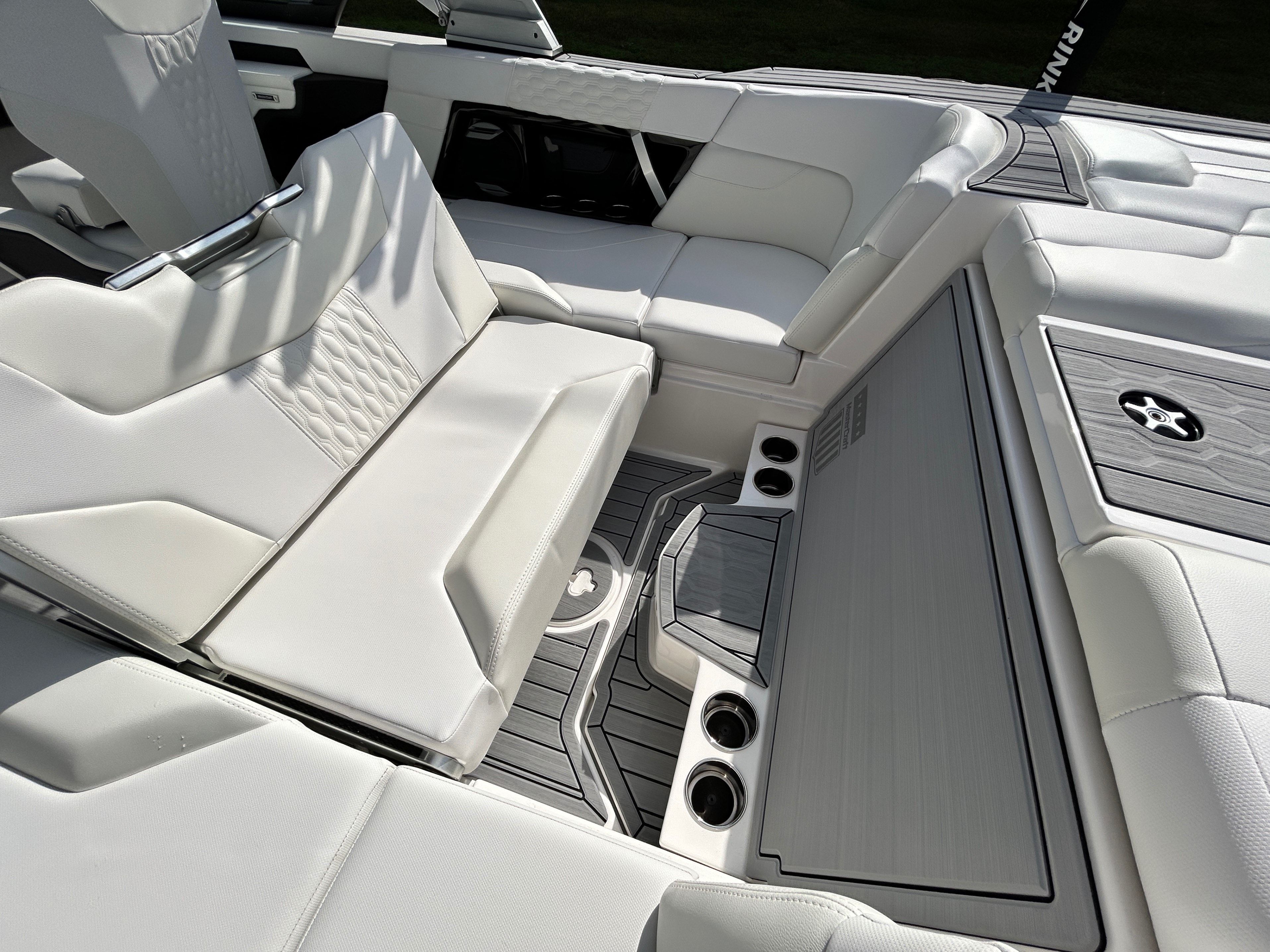 2026 MasterCraft XT23 - 36