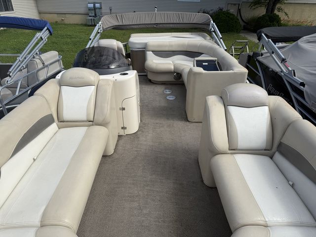 2012 Godfrey 220 c - 2