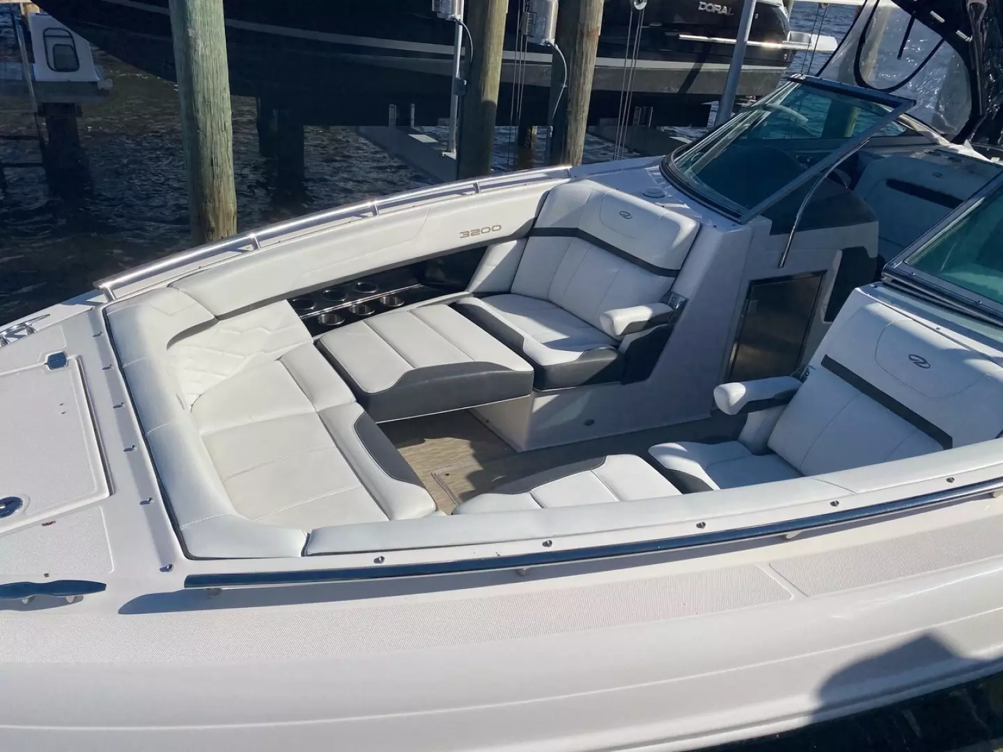 2016 Regal 3200 Bowrider - Image 6
